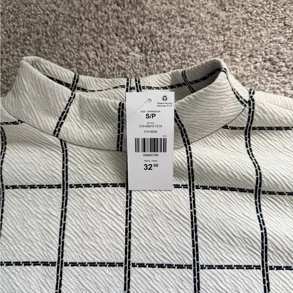 Suzy Shier Gray and Black Grid Turtleneck Sweater - Picture 2 of 4